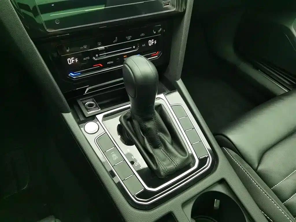 2020 Volkswagen Passat 330TSI DSG Leading Edition — миниатюра 13