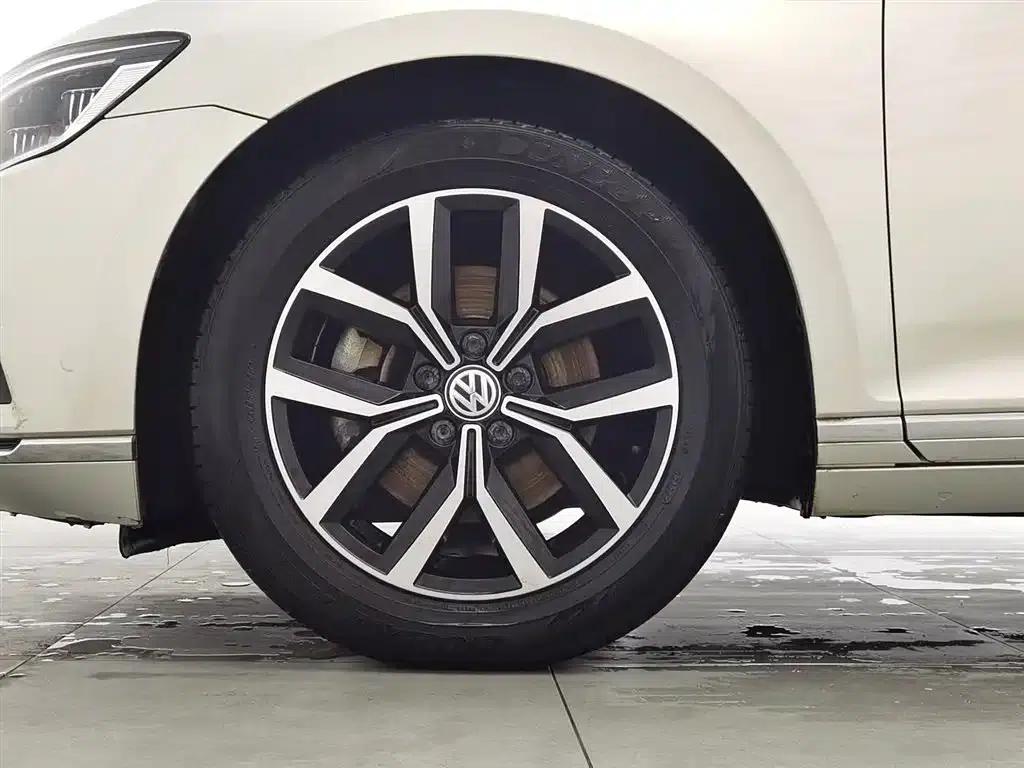 2020 Volkswagen Passat 330TSI DSG Leading Edition — миниатюра 17