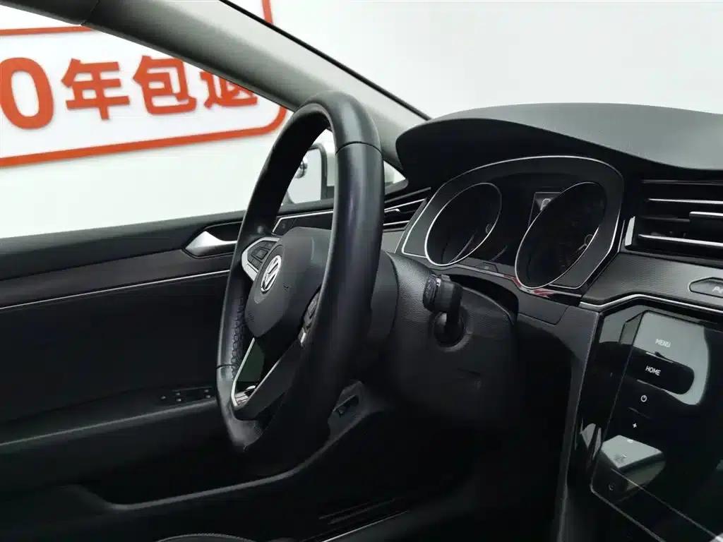 2020 Volkswagen Passat 330TSI DSG Leading Edition — миниатюра 22