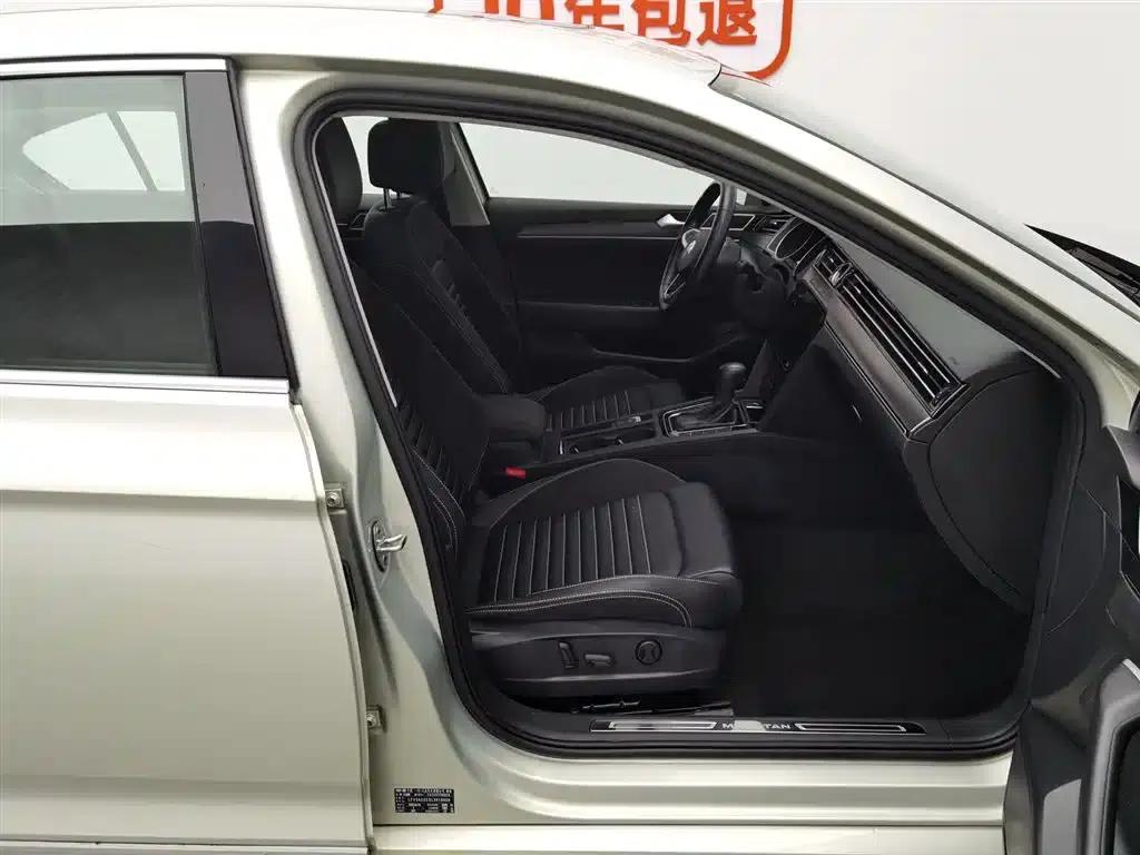 2020 Volkswagen Passat 330TSI DSG Leading Edition — миниатюра 23