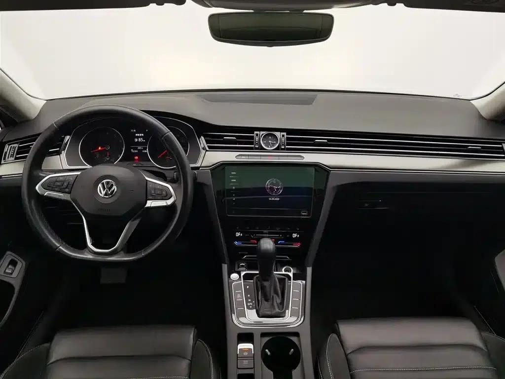 2020 Volkswagen Passat 330TSI DSG Leading Edition — миниатюра 5