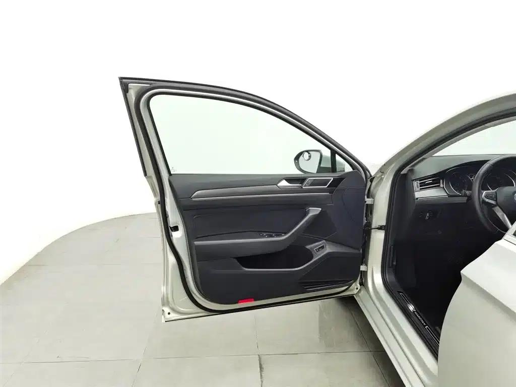 2020 Volkswagen Passat 330TSI DSG Leading Edition — миниатюра 8