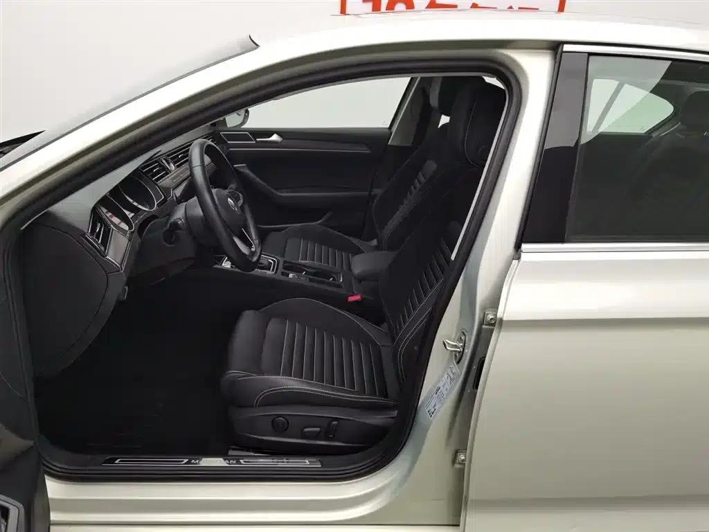 2020 Volkswagen Passat 330TSI DSG Leading Edition — миниатюра 10