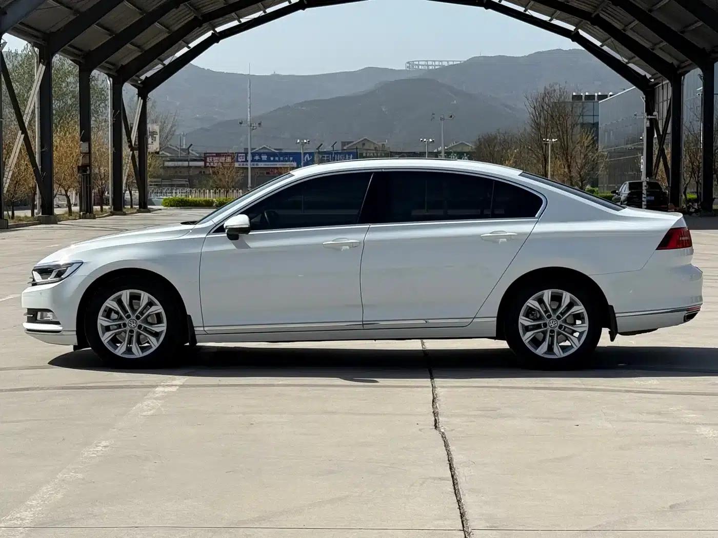 2018 Volkswagen Magotan 330TSI DSG Luxury — миниатюра 4