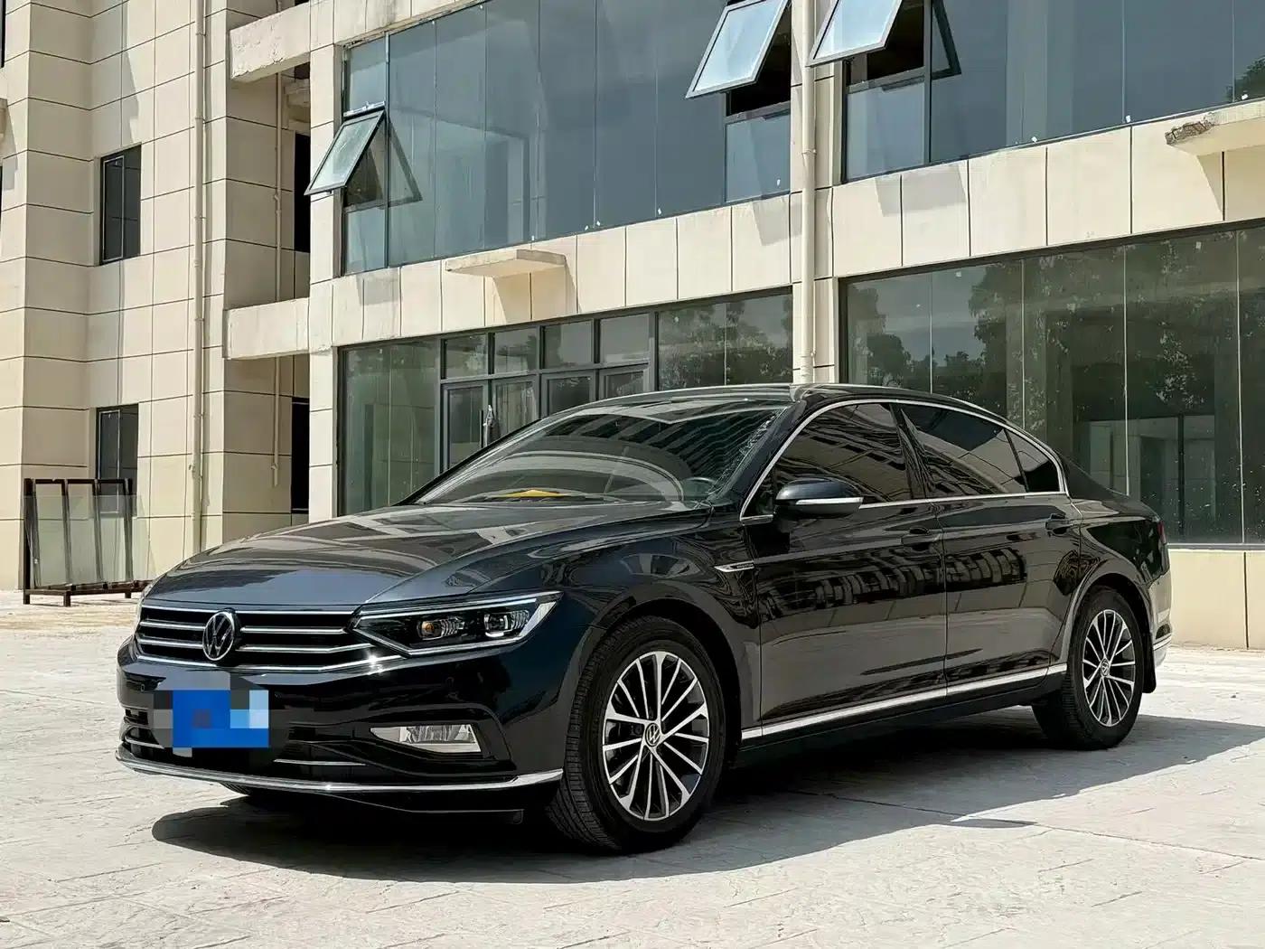 2020 Volkswagen Passat 330TSI DSG Luxury — миниатюра 1