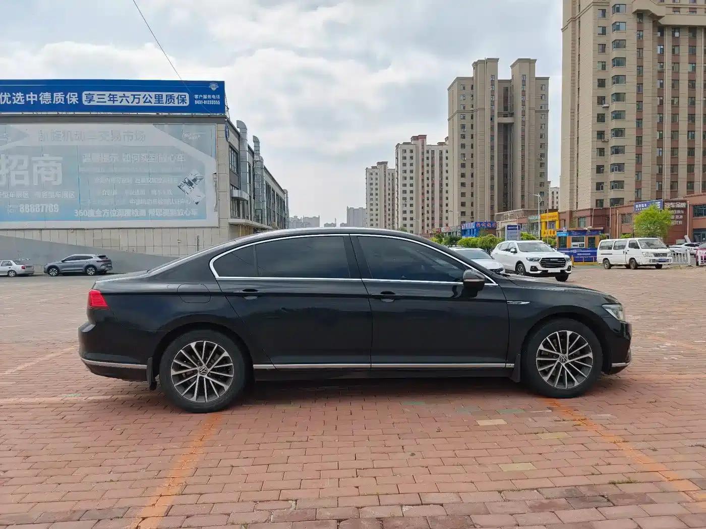2020 Volkswagen Passat 330TSI DSG Luxury — миниатюра 4