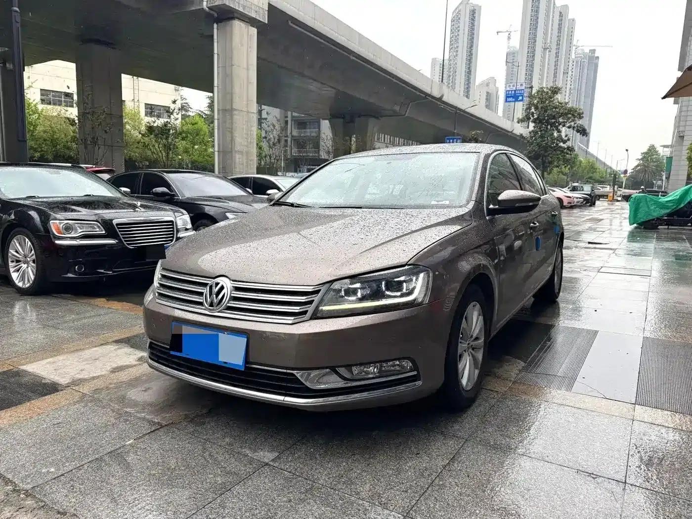 2015 Volkswagen Passat 1.8TSI Leading Edition — миниатюра 1