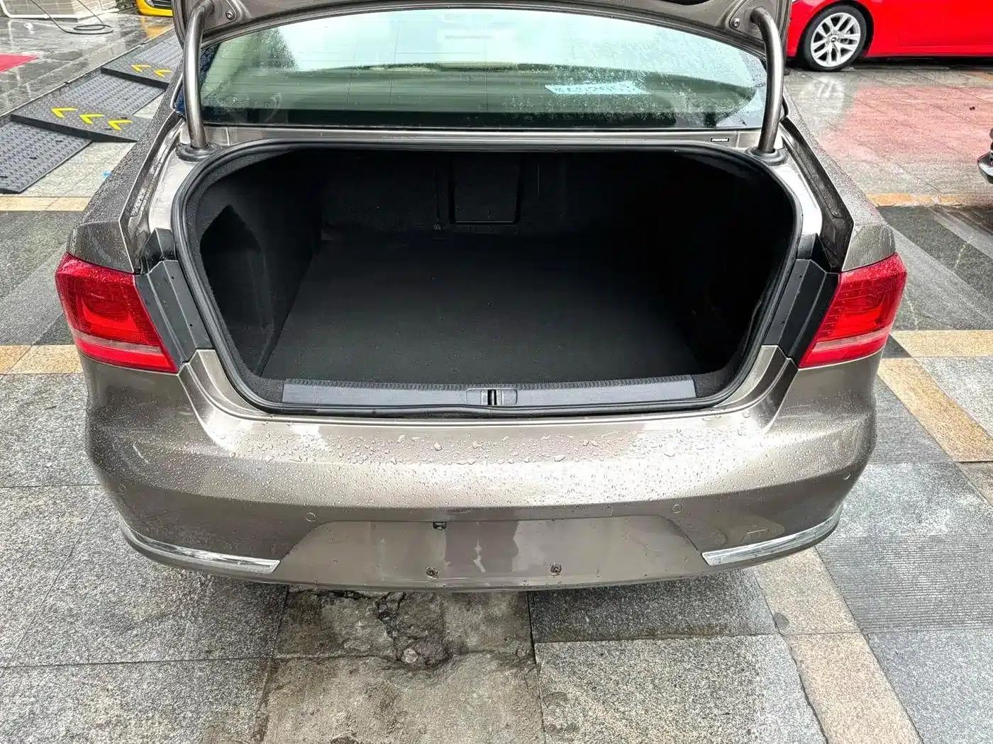 2015 Volkswagen Passat 1.8TSI Leading Edition — миниатюра 13