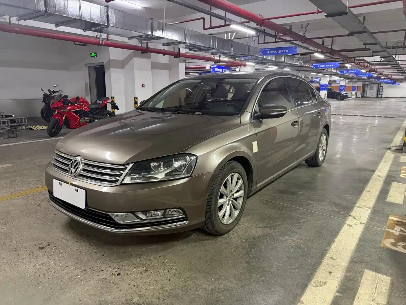 2015 Volkswagen Passat 1.8TSI Leading Edition — миниатюра 1