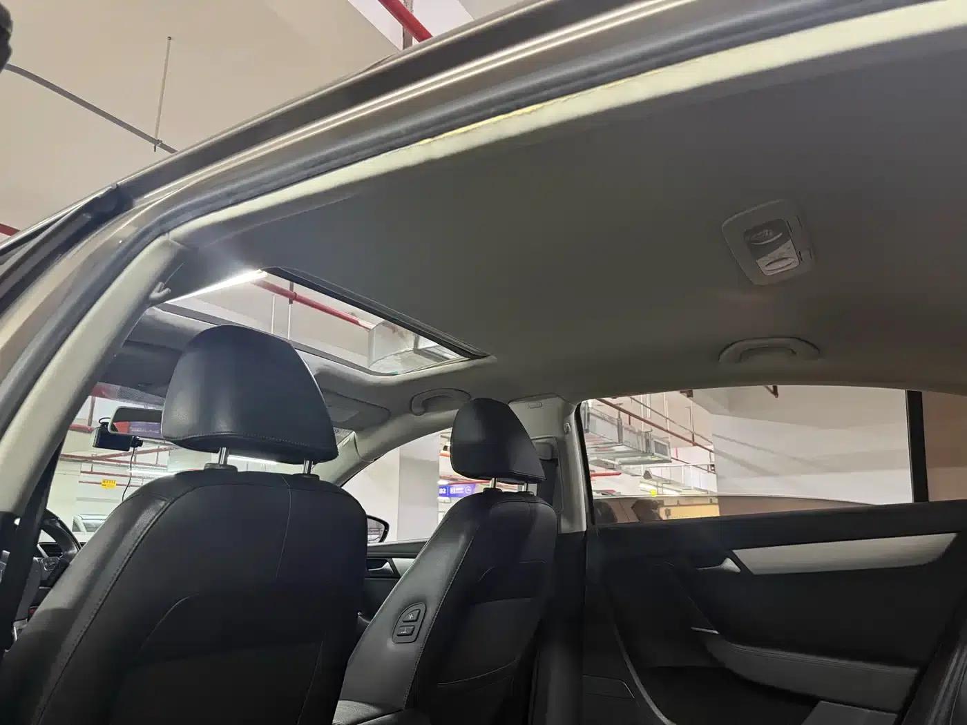 2015 Volkswagen Passat 1.8TSI Leading Edition — миниатюра 11