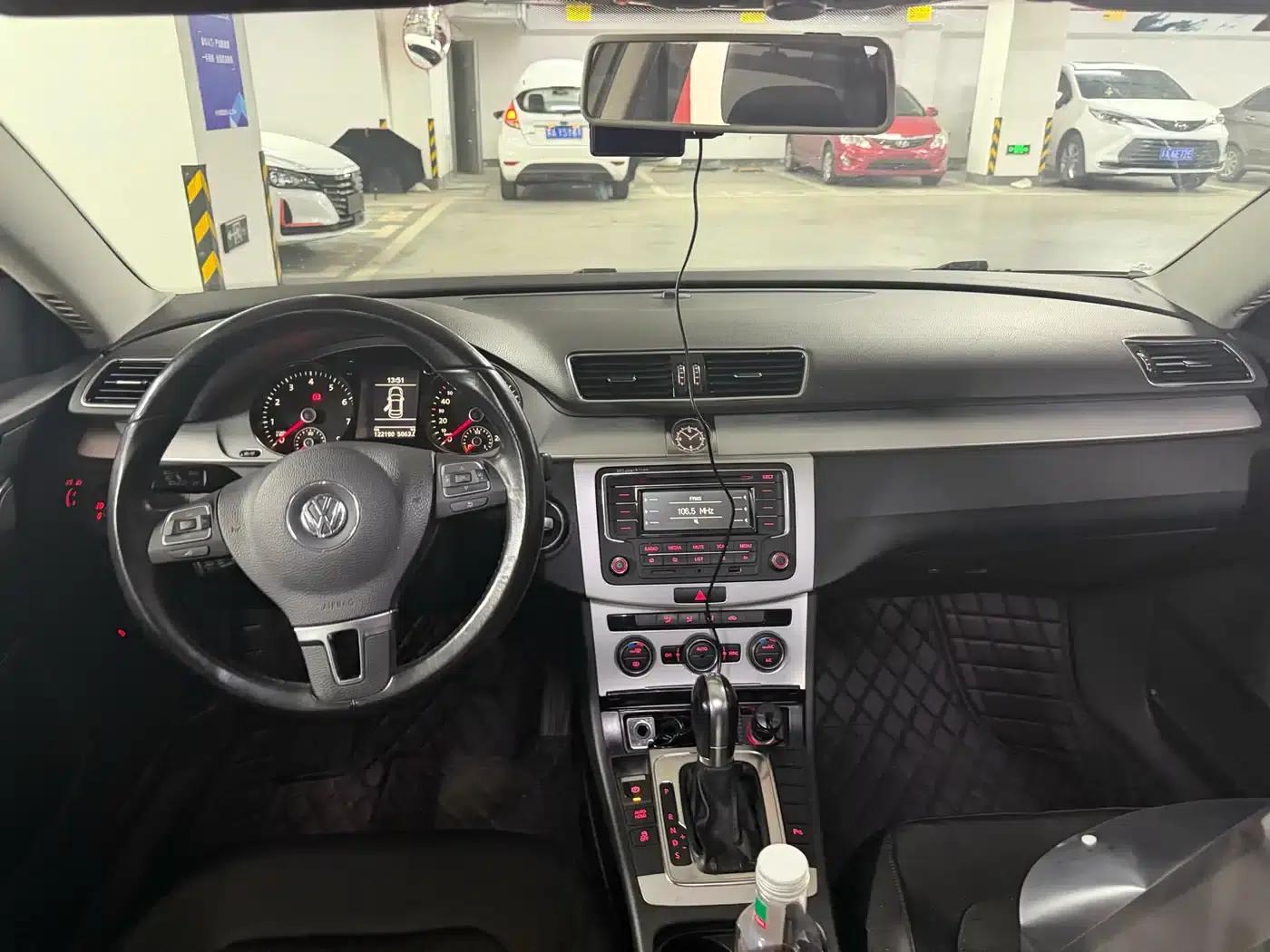 2015 Volkswagen Passat 1.8TSI Leading Edition — миниатюра 12