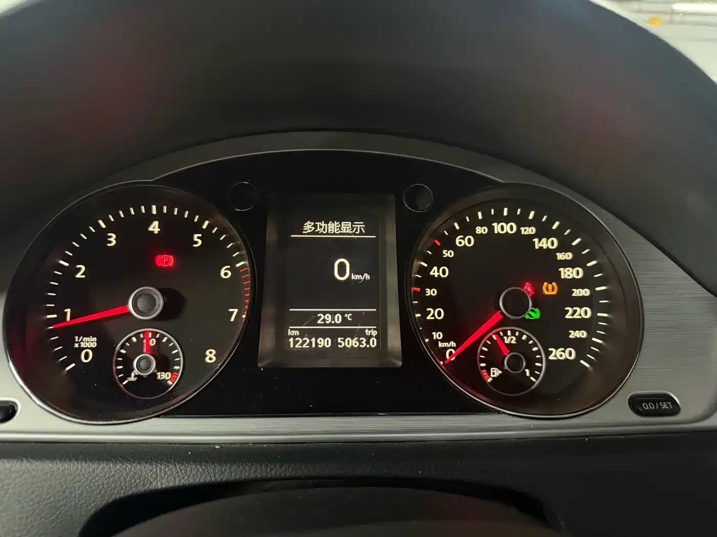 2015 Volkswagen Passat 1.8TSI Leading Edition — миниатюра 9