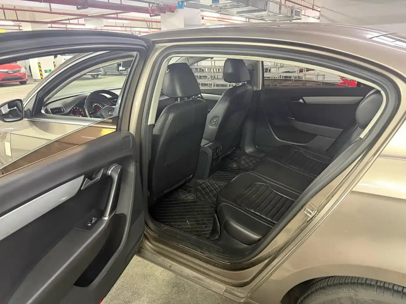 2015 Volkswagen Passat 1.8TSI Leading Edition — миниатюра 10