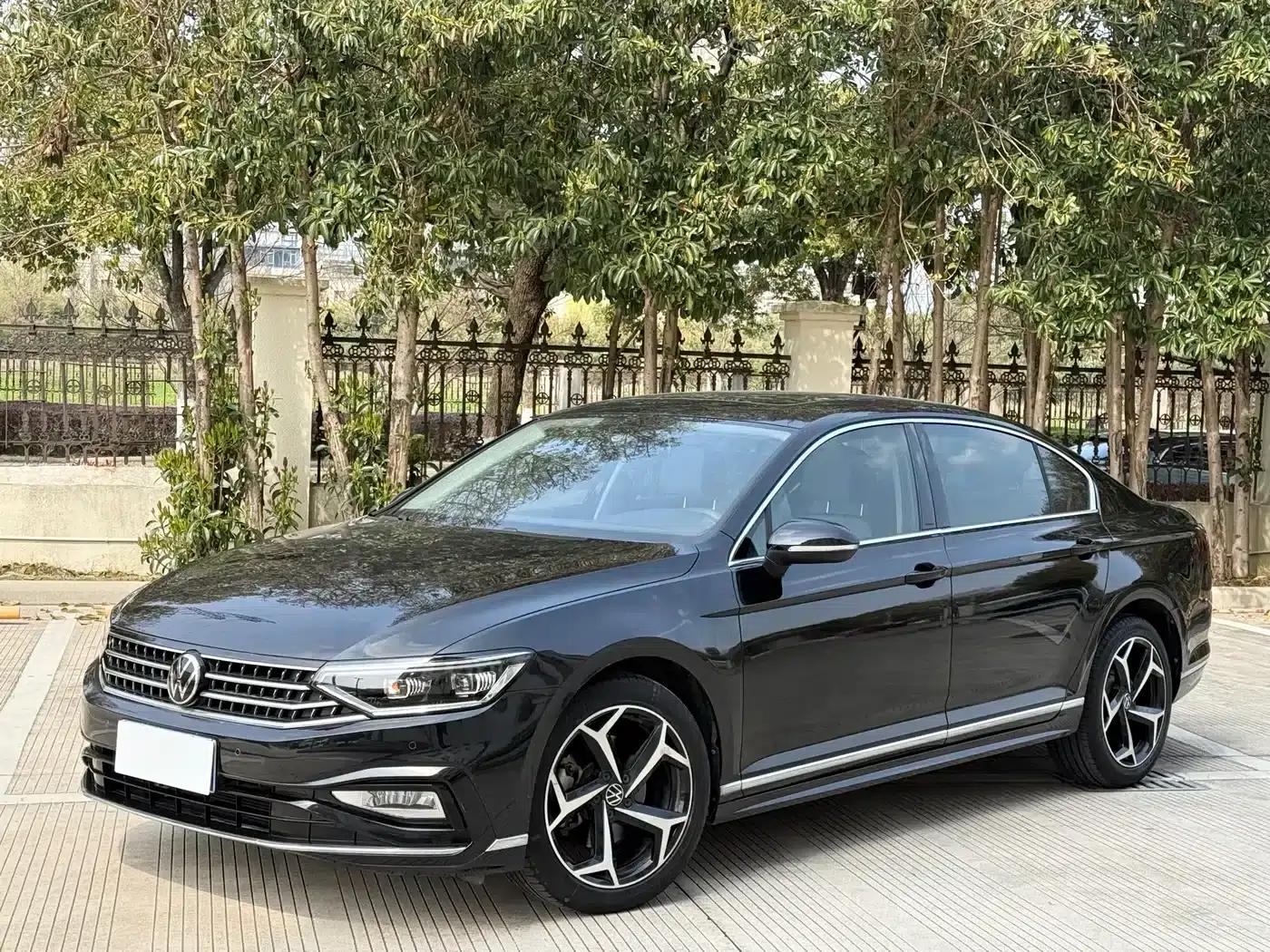 Volkswagen Magotan 2023 2 Millionth Unit Commemorative Edition 330TSI DSG Leading Model — миниатюра 1