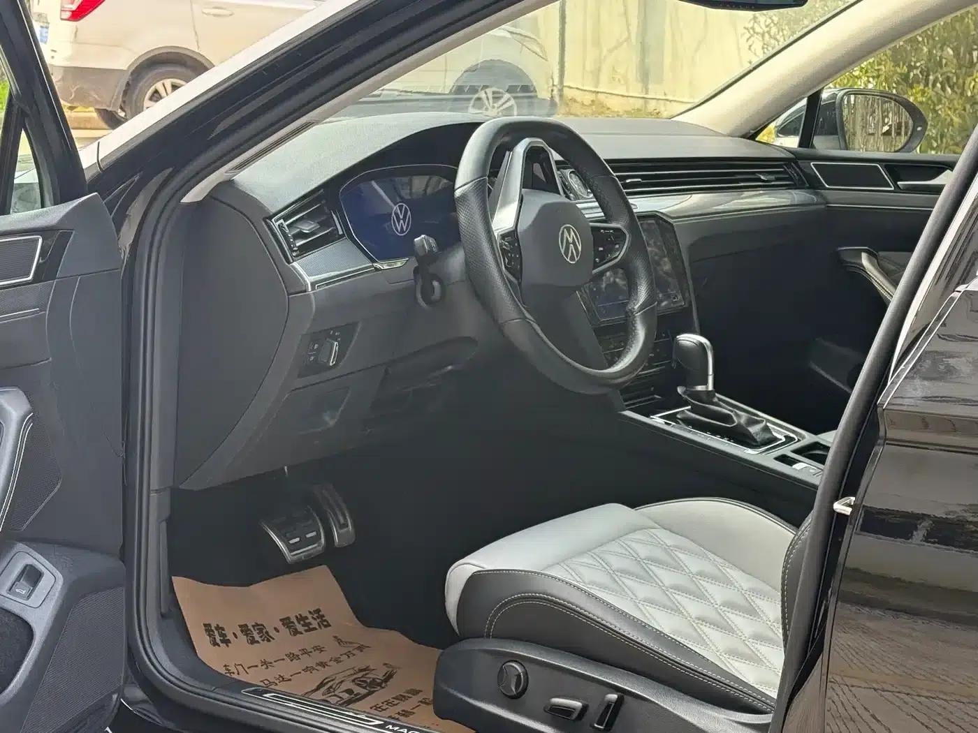 Volkswagen Magotan 2023 2 Millionth Unit Commemorative Edition 330TSI DSG Leading Model — миниатюра 4