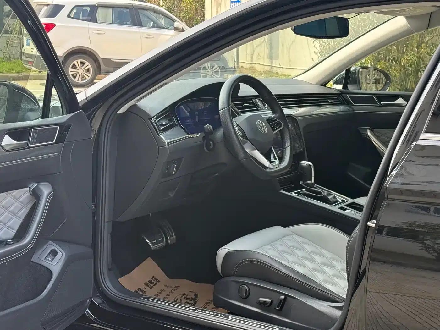 Volkswagen Magotan 2023 2 Millionth Unit Commemorative Edition 330TSI DSG Leading Model — миниатюра 5