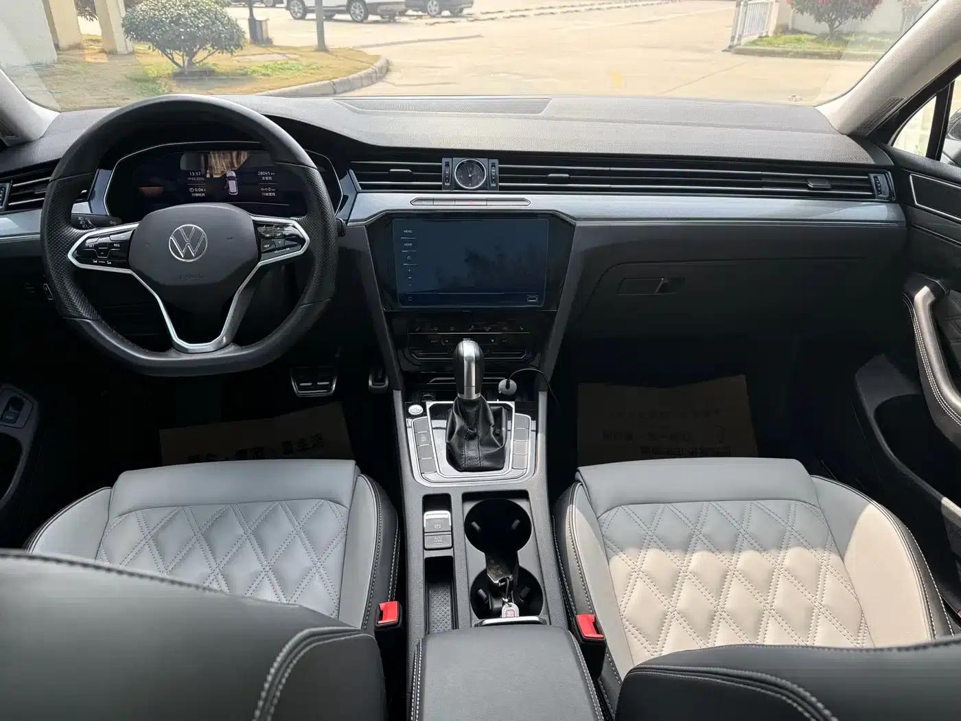 Volkswagen Magotan 2023 2 Millionth Unit Commemorative Edition 330TSI DSG Leading Model — миниатюра 7
