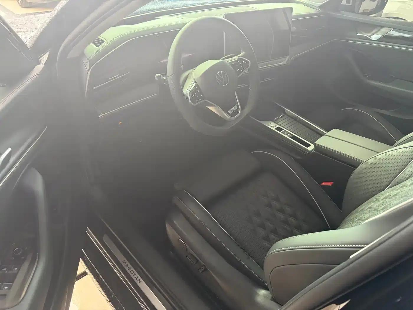 2024 Volkswagen Passat 380TSI DSG Premium Edition with Magotan Package — миниатюра 3