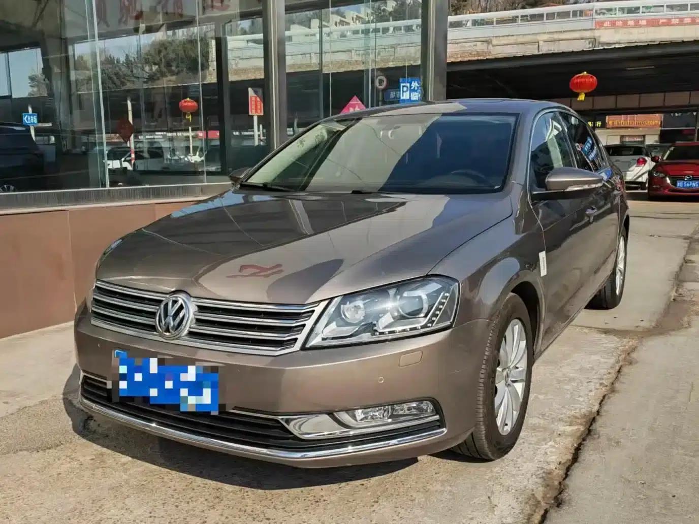2015 Volkswagen Passat Facelift 2.0TSI Luxury Model — миниатюра 1