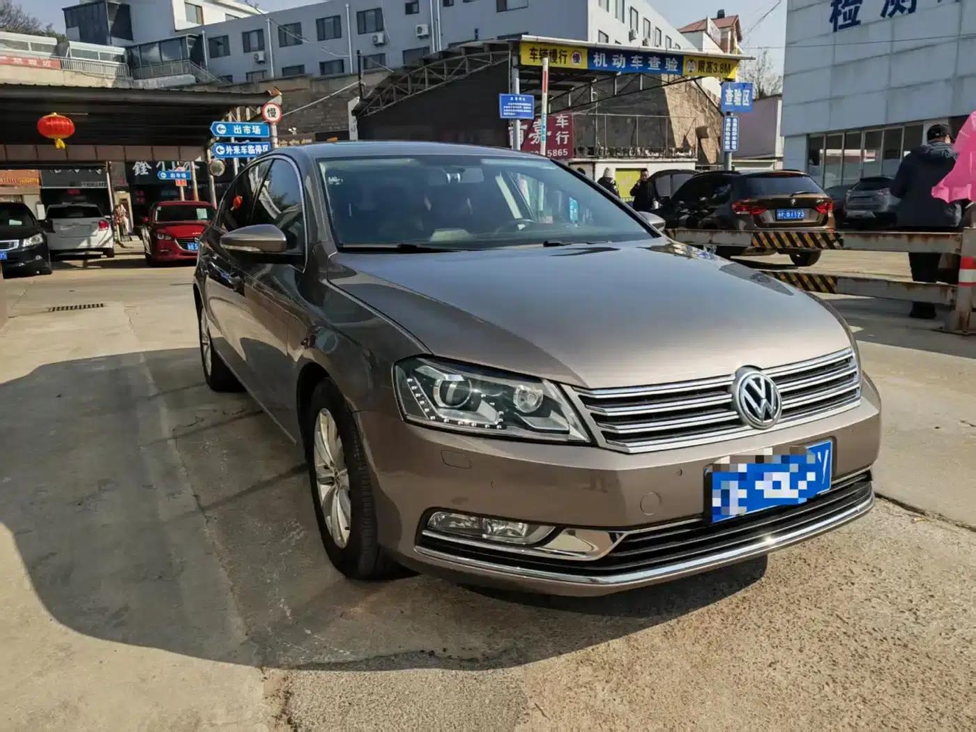 2015 Volkswagen Passat Facelift 2.0TSI Luxury Model — миниатюра 3