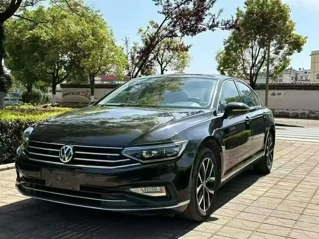 2020 Volkswagen Passat 330TSI DSG Leading Edition — миниатюра 1