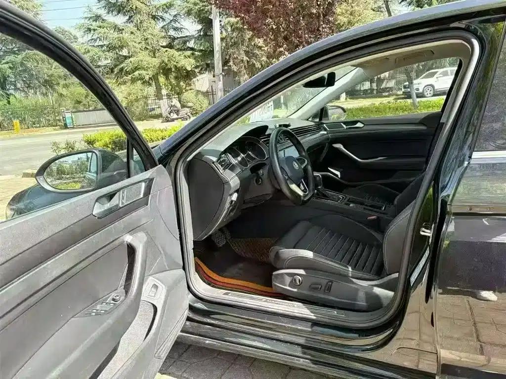 2020 Volkswagen Passat 330TSI DSG Leading Edition — миниатюра 6