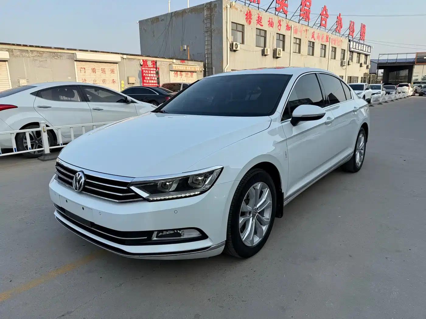 2017 Volkswagen Passat 330TSI DSG Luxury — миниатюра 3