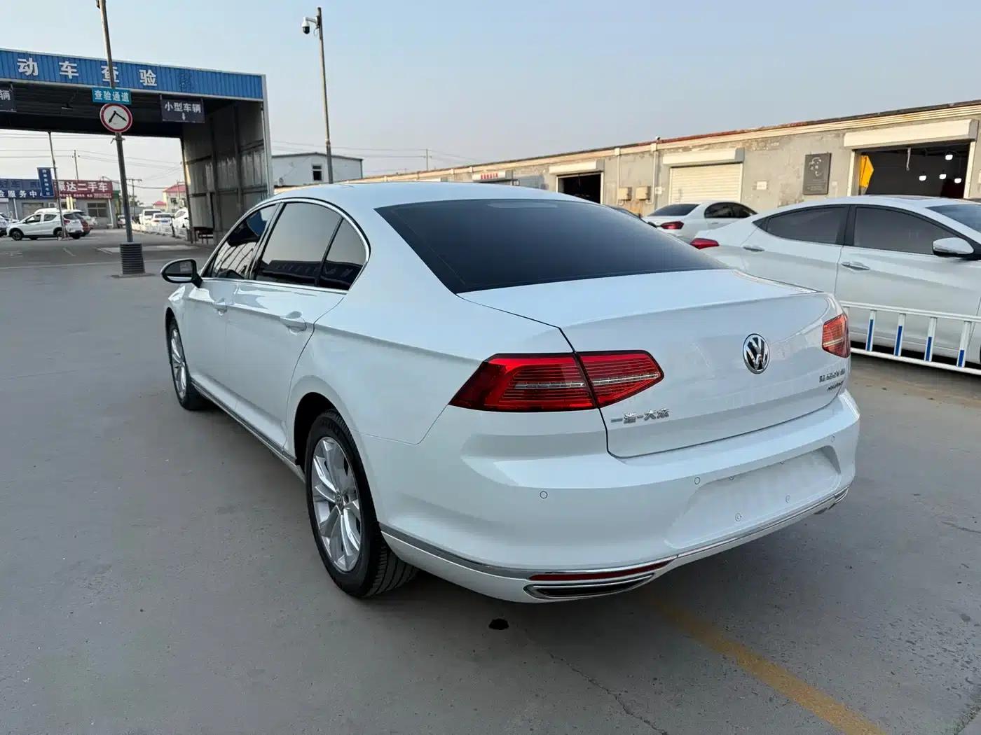 2017 Volkswagen Passat 330TSI DSG Luxury — миниатюра 4