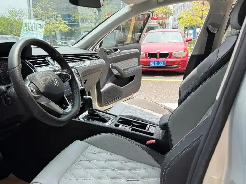 Volkswagen Magotan 2023 2 Millionth Unit Commemorative Edition 330TSI DSG Luxury — миниатюра 4