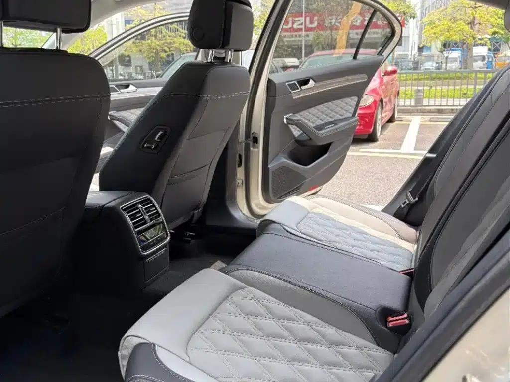 Volkswagen Magotan 2023 2 Millionth Unit Commemorative Edition 330TSI DSG Luxury — миниатюра 5