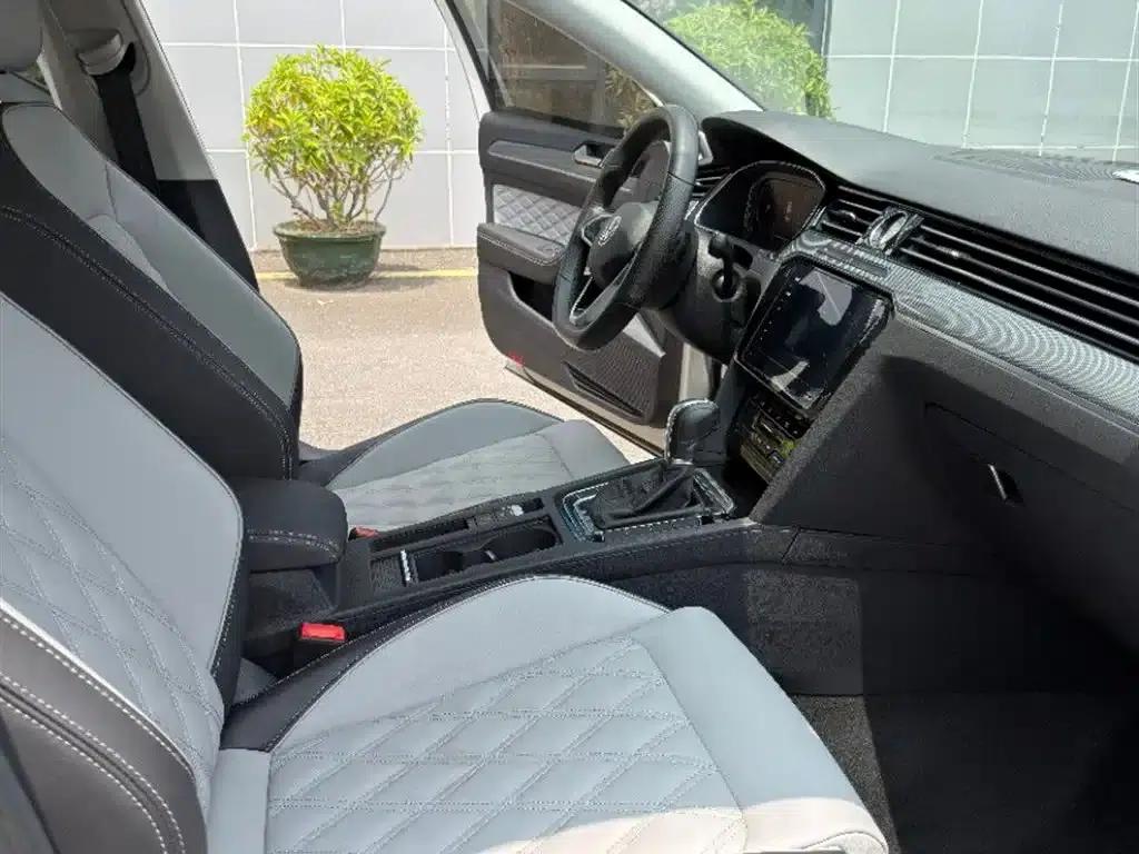 Volkswagen Magotan 2023 2 Millionth Unit Commemorative Edition 330TSI DSG Luxury — миниатюра 7