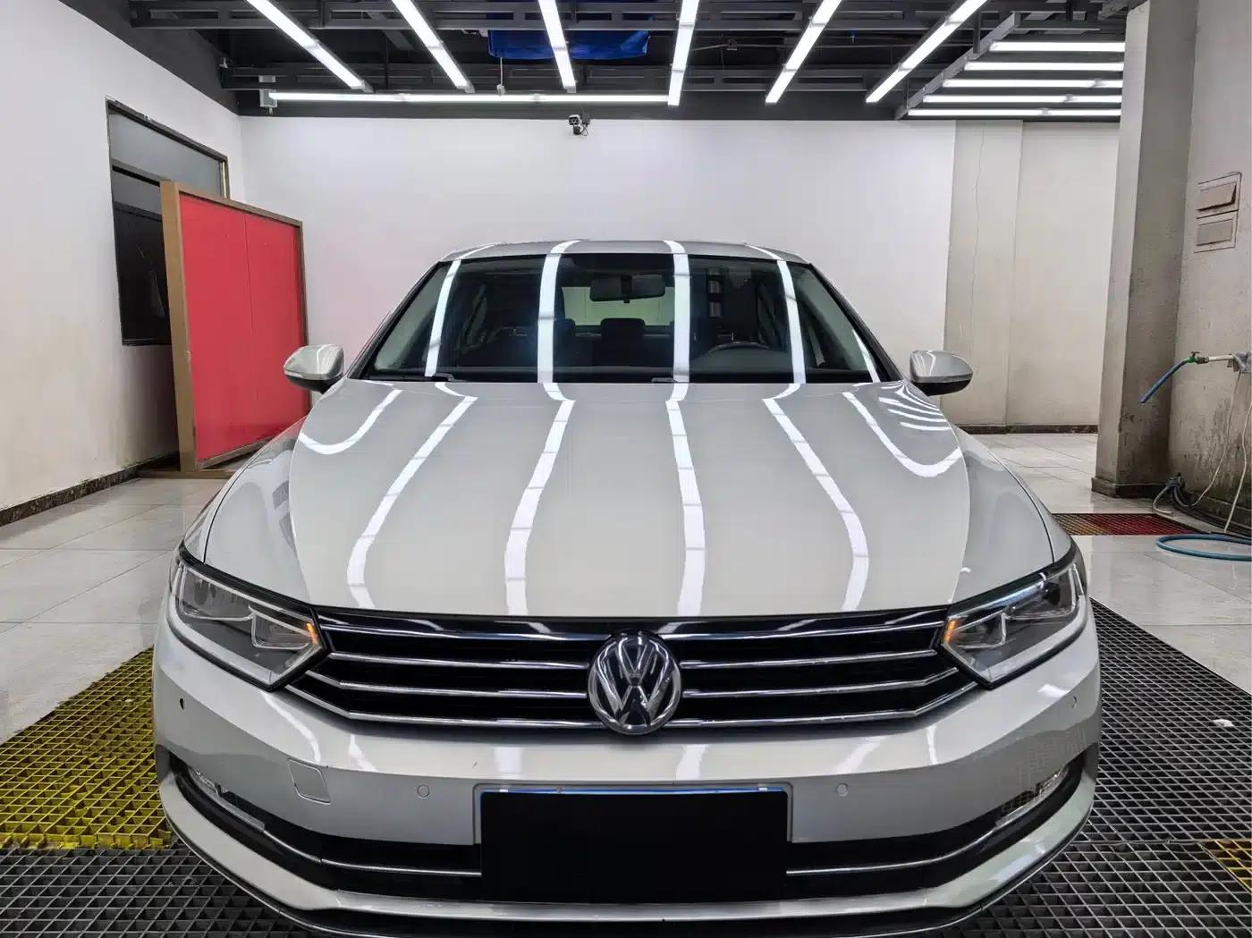 2017 Volkswagen Magotan 330TSI DSG Leading Edition — миниатюра 1