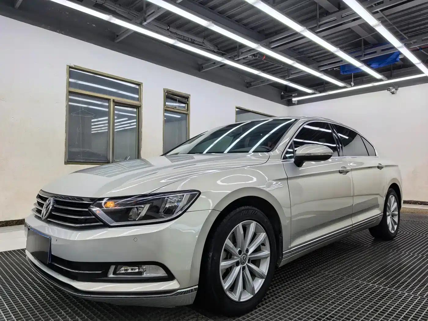 2017 Volkswagen Magotan 330TSI DSG Leading Edition — миниатюра 2