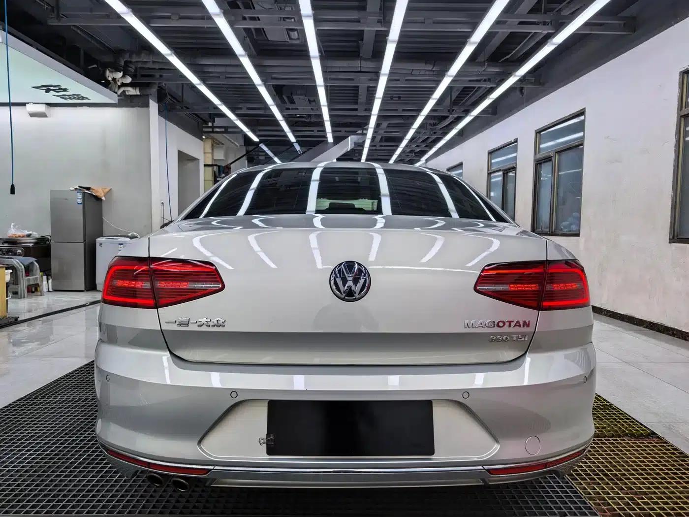 2017 Volkswagen Magotan 330TSI DSG Leading Edition — миниатюра 4