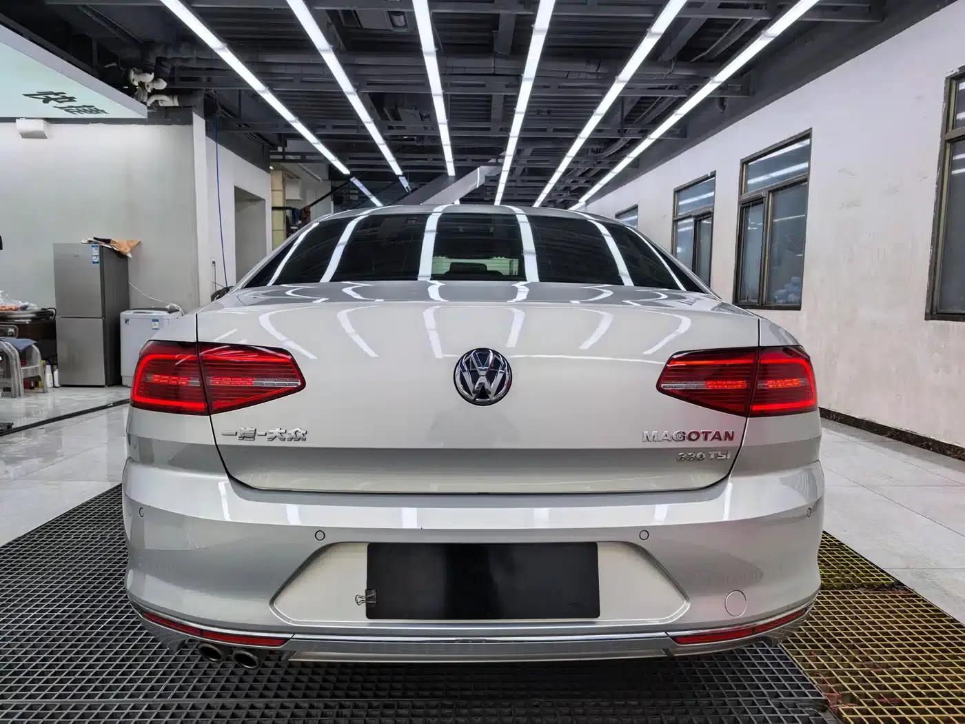 2017 Volkswagen Magotan 330TSI DSG Leading Edition — миниатюра 5