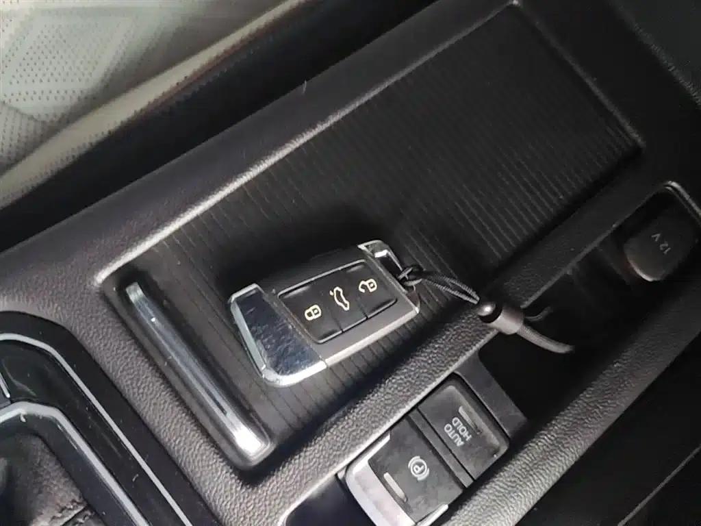 Volkswagen Magotan 2023 2 Millionth Unit Commemorative Edition 330TSI DSG Luxury — миниатюра 9