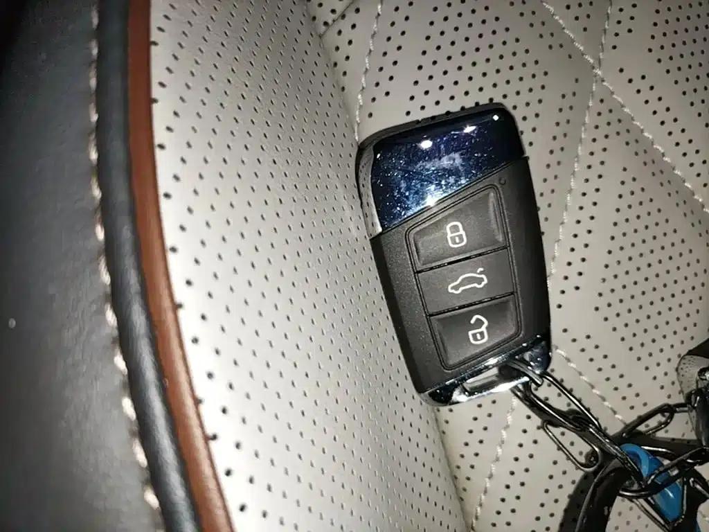 Volkswagen Magotan 2023 2 Millionth Unit Commemorative Edition 330TSI DSG Luxury — миниатюра 9