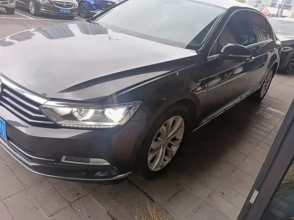 2019 Volkswagen Magotan 330TSI DSG Luxury Edition (National V Emission Standard) — миниатюра 1