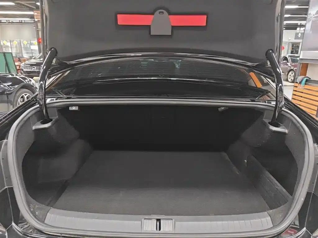 Volkswagen Magotan 2023 2 Millionth Unit Commemorative Edition 380TSI DSG Flagship Model — миниатюра 19