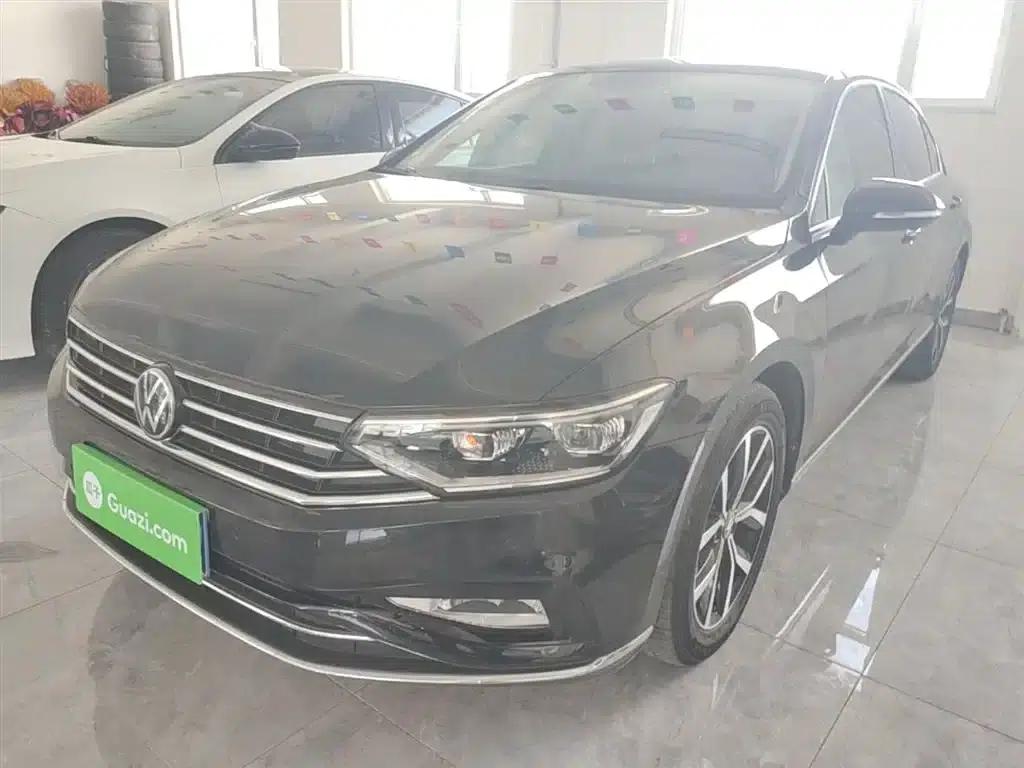 2020 Volkswagen Passat 330TSI DSG Leading Edition — миниатюра 1