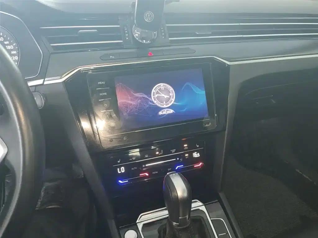 2020 Volkswagen Passat 330TSI DSG Leading Edition — миниатюра 13