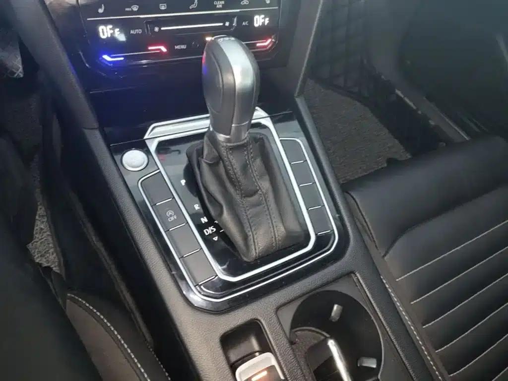2020 Volkswagen Passat 330TSI DSG Leading Edition — миниатюра 14