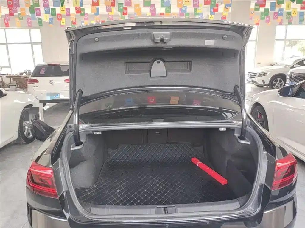 2020 Volkswagen Passat 330TSI DSG Leading Edition — миниатюра 19