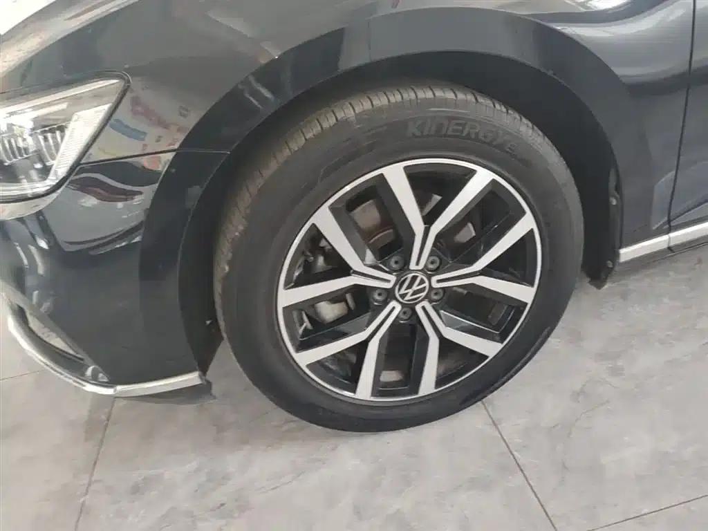 2020 Volkswagen Passat 330TSI DSG Leading Edition — миниатюра 23
