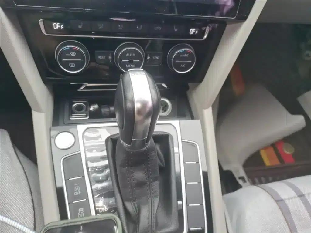 2017 Volkswagen Passat 330TSI DSG Luxury — миниатюра 14