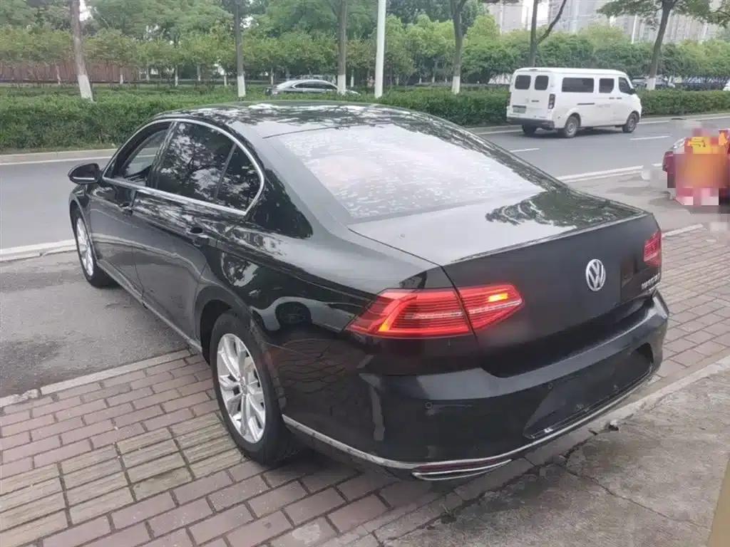 2017 Volkswagen Passat 330TSI DSG Luxury — миниатюра 5