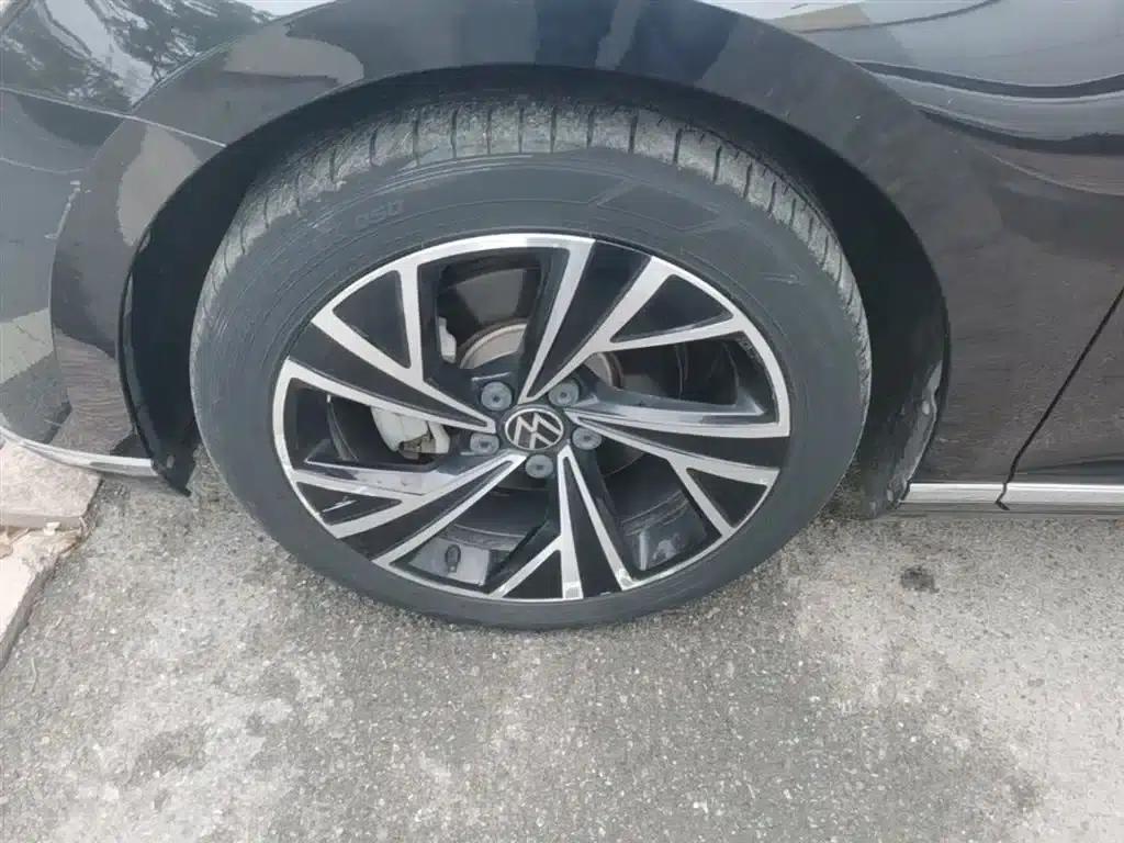 2020 Volkswagen Passat 330TSI DSG Luxury — миниатюра 23