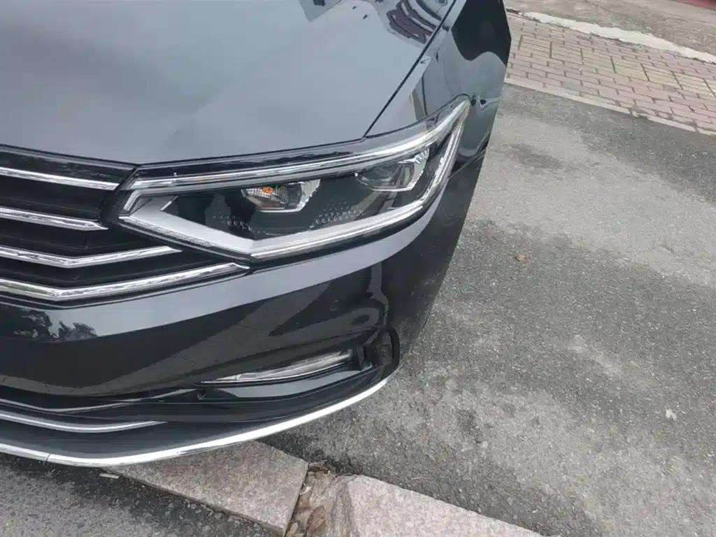 2020 Volkswagen Passat 330TSI DSG Luxury — миниатюра 24