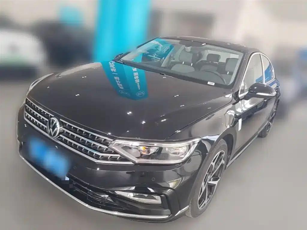 2025 Volkswagen Magotan Facelift Edition 280TSI DSG Luxury Model — миниатюра 3