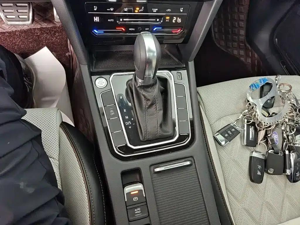 Volkswagen Magotan 2023 2 Millionth Unit Commemorative Edition 330TSI DSG Luxury — миниатюра 14